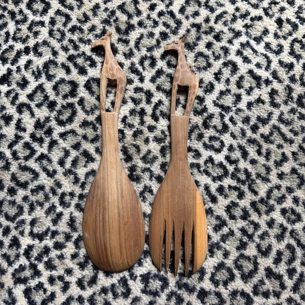 Vintage Pair Hand Carved Wood Fork & Spoon Salad Set Giraffe Handles 12